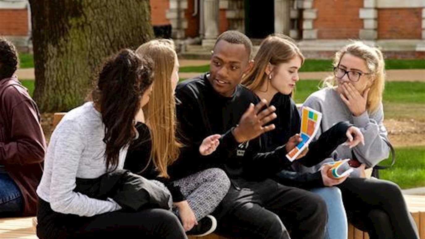 student_social_scene4