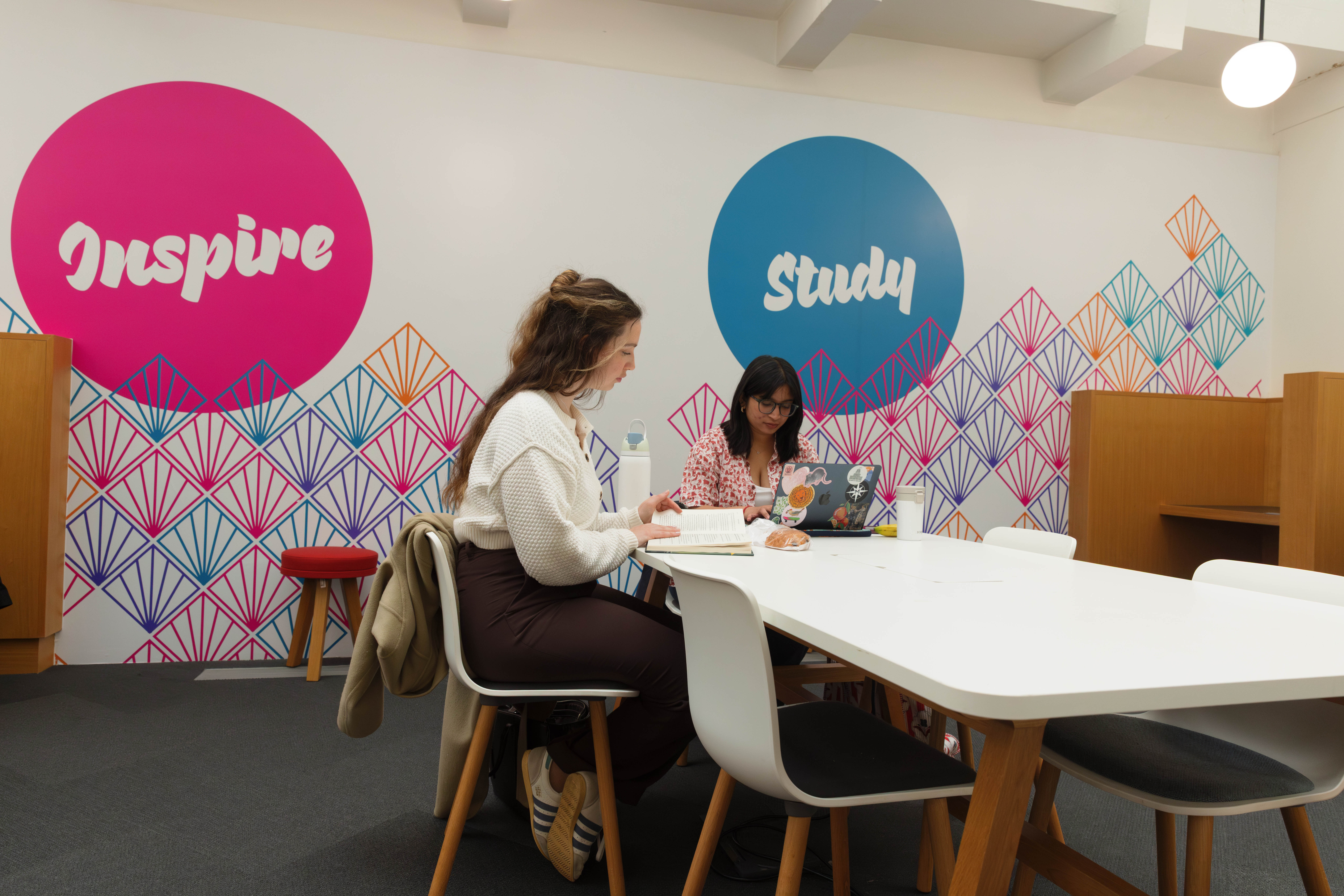 MC000557 Royalholloway210526 248